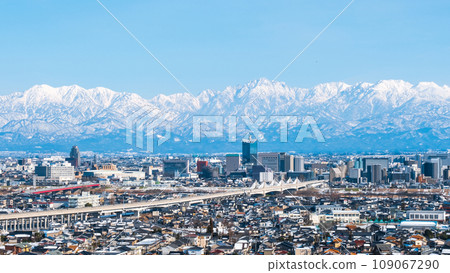 View of Toyama city and Tateyama mountain range from Kurehayama Park (winter) 109067290