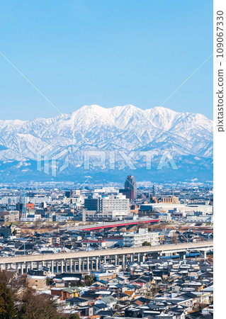 View of Toyama city and Tateyama mountain range from Kurehayama Park (winter) 109067330