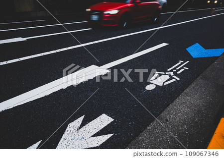 National highway in Tokyo with bicycle lane C-2 High chroma matte National highway in Tokyo with bicycle lane C-2 High chroma matte 109067346