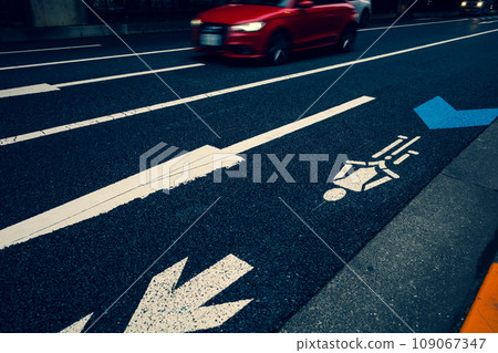東京 C-3 國道設有自行車道 強調暖色和冷色 東京 C-3 國道設有自行車道 強調暖色和冷色 109067347