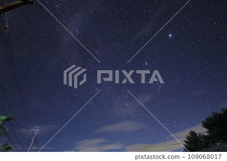 秋天的野邊山夜景和美麗的星空 109068017