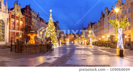 Long Lane and Green Gate, Gdansk Old Town, Poland Long Lane and Green Gate, Gdansk Old Town, Poland 109068694
