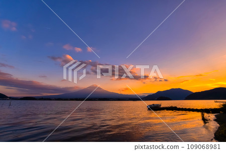 富士山、河口湖的日落 富士山、河口湖的日落 109068981