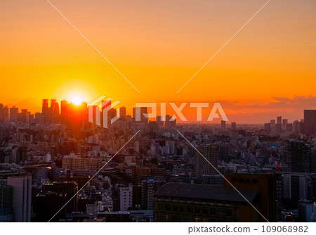 新宿摩天大樓的日落 2023 年秋季 新宿摩天大樓的日落 2023 年秋季 109068982