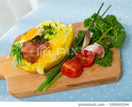 Delicious baked farci potato with cheese 109069264