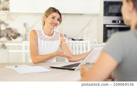 Woman agent communicates with client and makes deal with him 109069536
