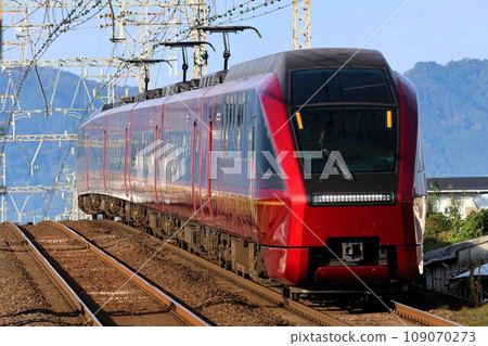 [Kintetsu] 80000 series ~Hinotori~ (Osaka Line: Matsuzuka Station) 109070273