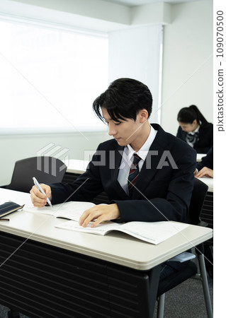 High school students taking classes High school students taking classes 109070500