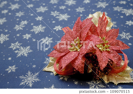 Artificial flowers and snow patterns for Christmas 109070515