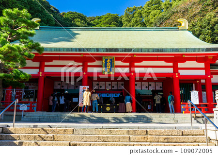 Akama Shrine worship hall in Shimonoseki City, Yamaguchi Prefecture 109072005