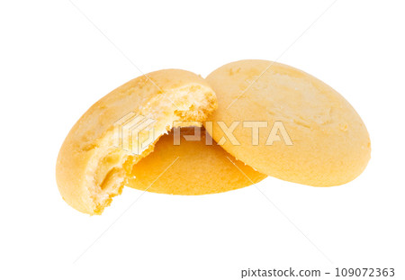 cookies with cream isolated cookies with cream isolated 109072363
