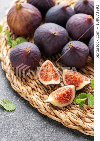 Fresh ripe figs Fresh ripe figs 109073993