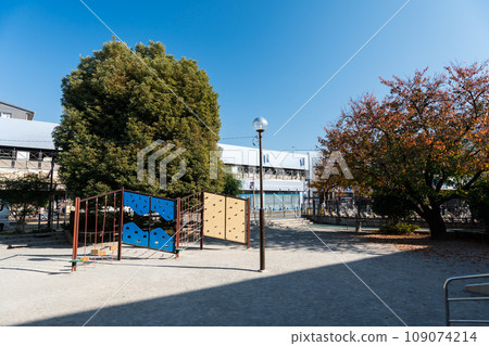 Sengawa Station Park, Keio Line, clear autumn sky, Chofu City, Tokyo Sengawa Station Park, Keio Line, clear autumn sky, Chofu City, Tokyo 109074214