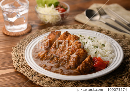 Everyone loves cutlet curry served with salad 109075274