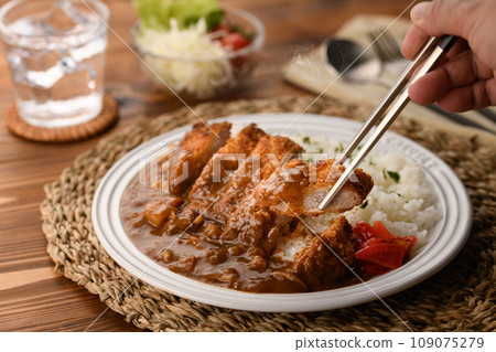 Everyone loves cutlet curry Everyone loves cutlet curry 109075279