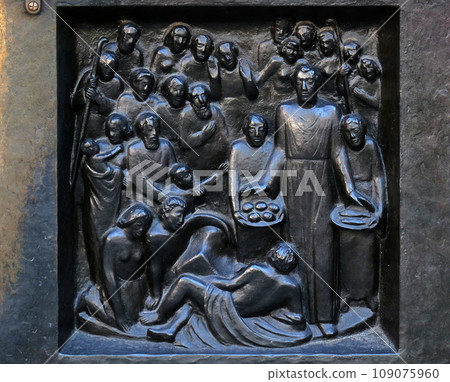 Give us today our daily bread - feeding the 5000, relief on the door of the Grossmunster ("great minster") church in Zurich, Switzerland 109075960
