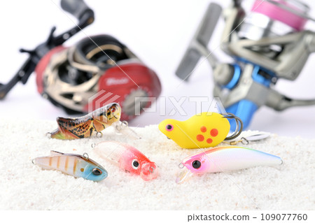 Fishing equipment spinning reel and bait reel with small lures 109077760