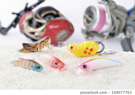 Fishing equipment spinning reel and bait reel with small lures 109077763