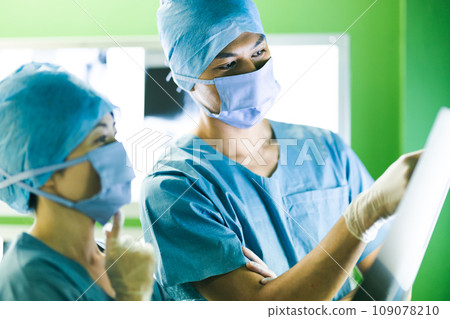 Surgical image 109078210