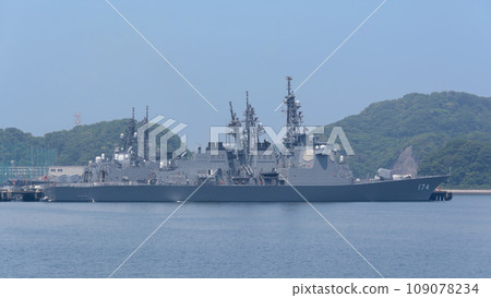 海上自衛隊驅逐艦霧島號停泊 海上自衛隊驅逐艦霧島號停泊 109078234