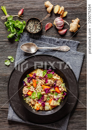 egg roll cabbage soup in bowl, top view 109079264