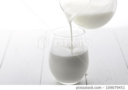 pour yogurt into a glass pour yogurt into a glass 109079451