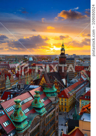 Aerial panoramic view of Wroclaw Market Square. Wroclaw, Poland, Europe 109080024
