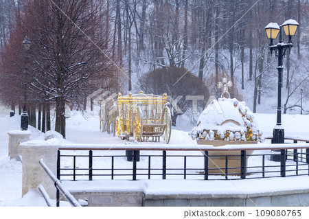 New Year's decorations in Tsaritsyno Park 109080765