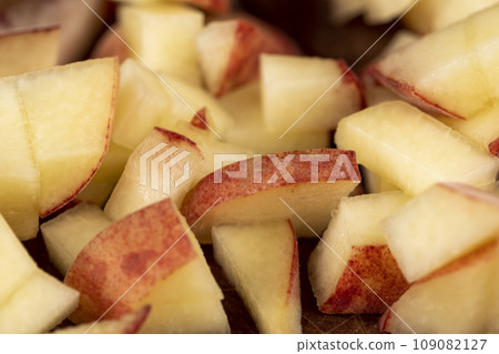 ripe delicious peaches on the table, making desserts ripe delicious peaches on the table, making desserts 109082127
