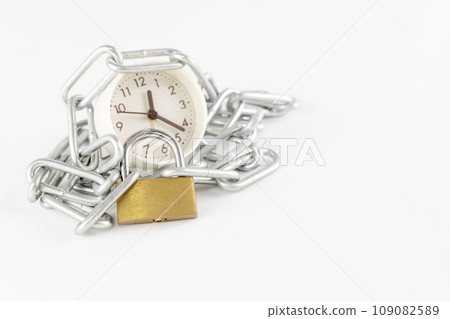 clock and chain. images bound by time clock and chain. images bound by time 109082589