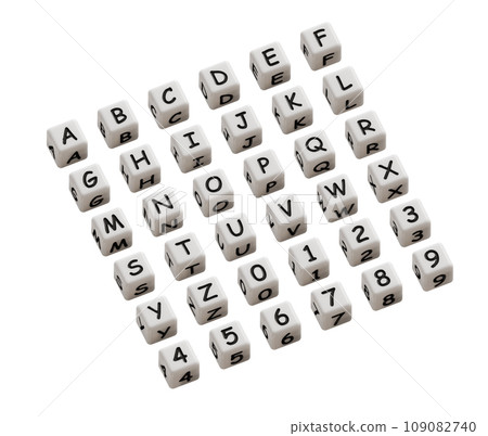 帶有字母和數字的白色骰子 帶有字母和數字的白色骰子 109082740