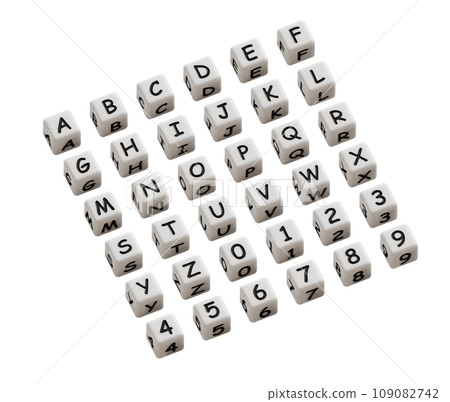 帶有字母和數字的白色骰子 帶有字母和數字的白色骰子 109082742