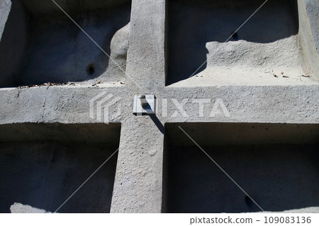 Concrete retaining wall to prevent landslides Concrete retaining wall to prevent landslides 109083136