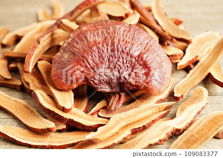 Lingzhi or Reishi mushroom with capsules, organic natural healthy food. 109083377