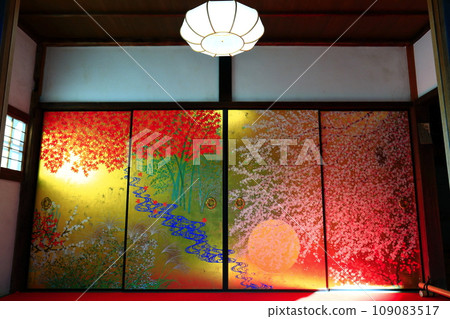 [Kyoto Prefecture] Enkoji Temple sliding door painting (flowers and flowers of the four seasons) 109083517