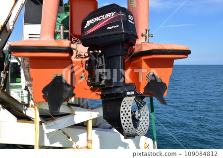 附在大船上的小船 附在大船上的小船 109084812