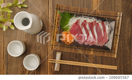 鰤魚生魚片和清酒 109085567