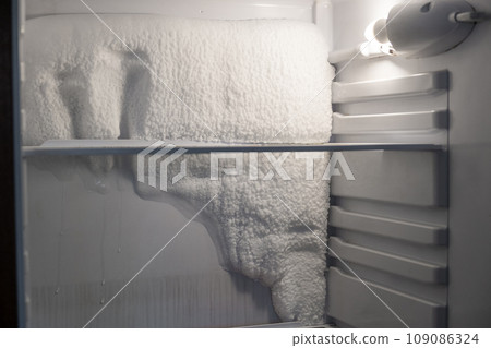 Frozen refrigerator that needs to be defrosted. Frozen refrigerator that needs to be defrosted. 109086324