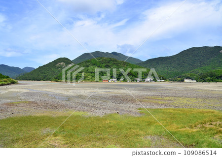 Coastal scenery near Maekojima, Goto City, Nagasaki Prefecture Coastal scenery near Maekojima, Goto City, Nagasaki Prefecture 109086514