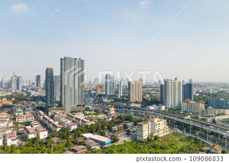 Tall buildings and traffic in Bangkok 109086833