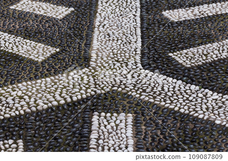 Cobblestone paving of an itallian square 109087809