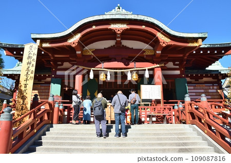 龜戶天神神社在晴朗的一天，東京 109087816