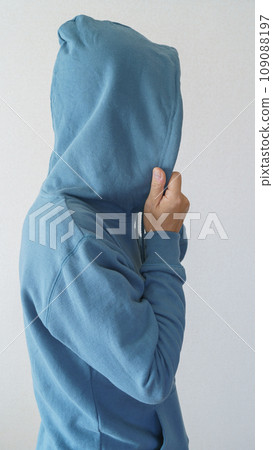 Person wearing a hoodie, suspicious person image 109088197