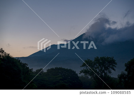 黎明時的戶隱高原 Takadeck 山 109088585