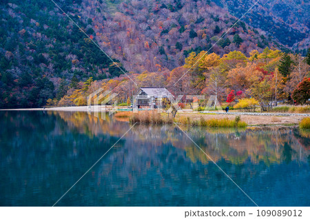 Autumn Oku-Nikko - Autumn leaves reflected in Lake Yunoko Autumn Oku-Nikko - Autumn leaves reflected in Lake Yunoko 109089012