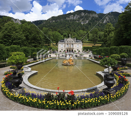 Linderhof Palace, near Oberammergau in southwest Bavaria, Germany 109089126