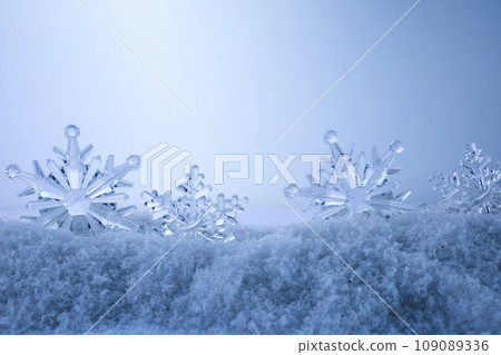 Blue Christmas snowflakes background. Winter background with snowflakes. 109089336
