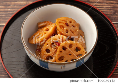 Lotus root noodles 109089418