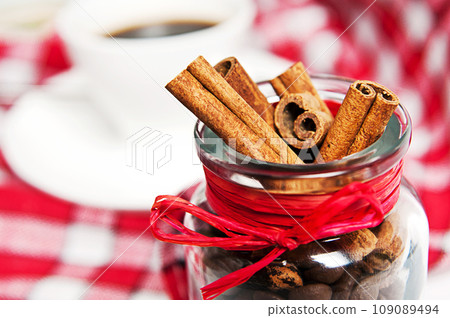 cinnamon, anise and coffee beans 109089494