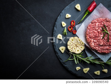 Raw cutlet for homemade burger 109090540